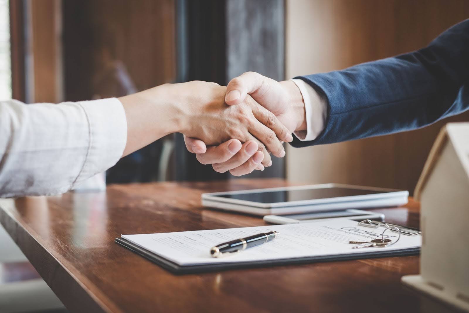Person shaking hands after receiving Commercial Bridge Loan.